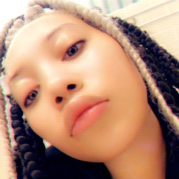 Poshmark profile picture for @cancelled